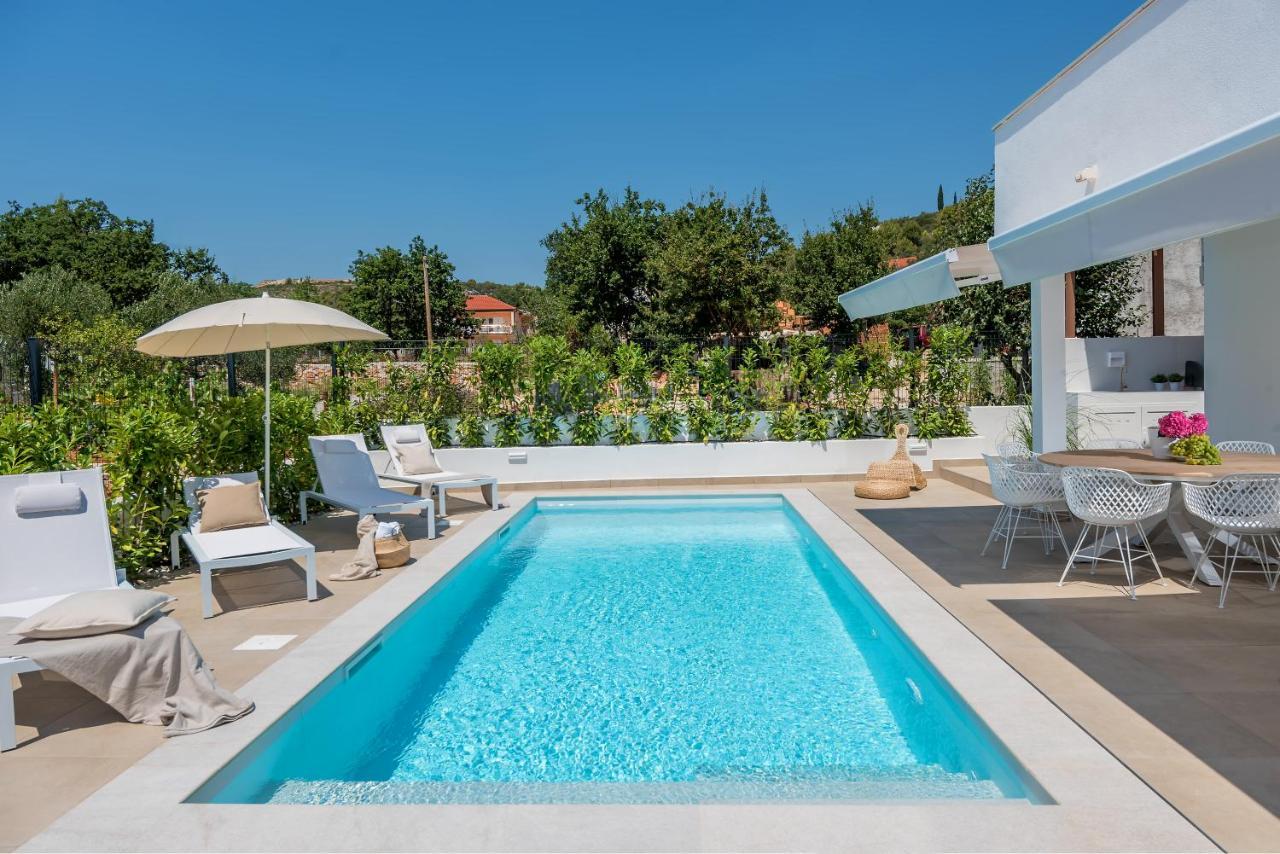 Marula Holiday Home - With Heated Pool 산책길 외부 사진