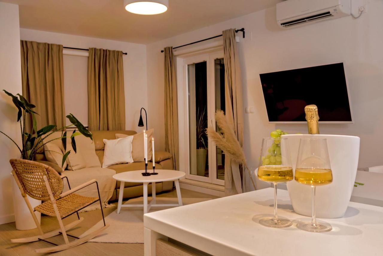 Marula Holiday Home - With Heated Pool 산책길 외부 사진