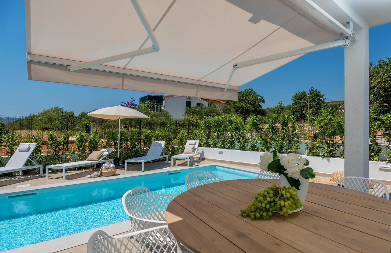 Marula Holiday Home - With Heated Pool 산책길 외부 사진