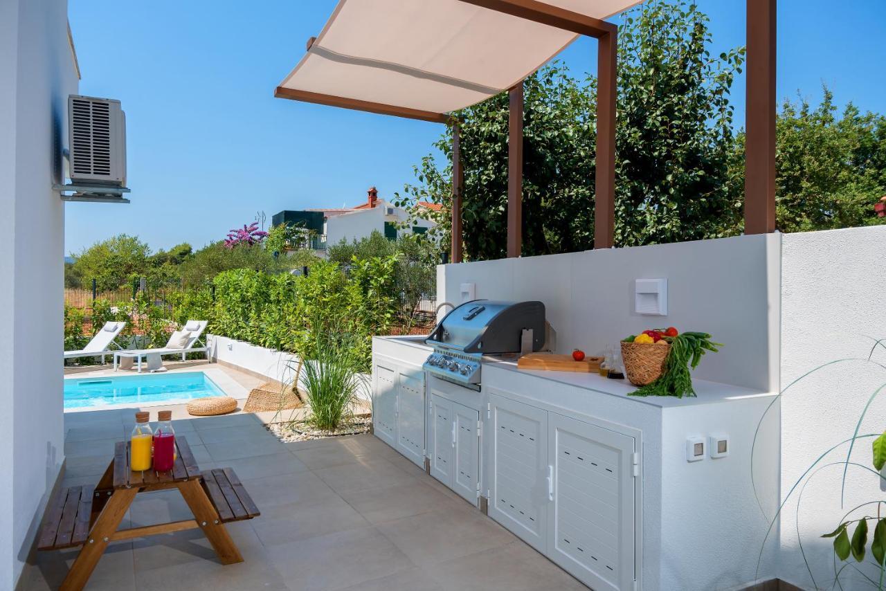 Marula Holiday Home - With Heated Pool 산책길 외부 사진