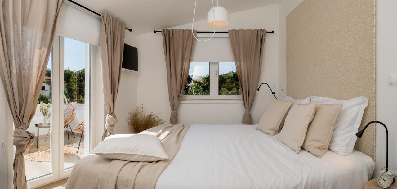 Marula Holiday Home - With Heated Pool 산책길 외부 사진