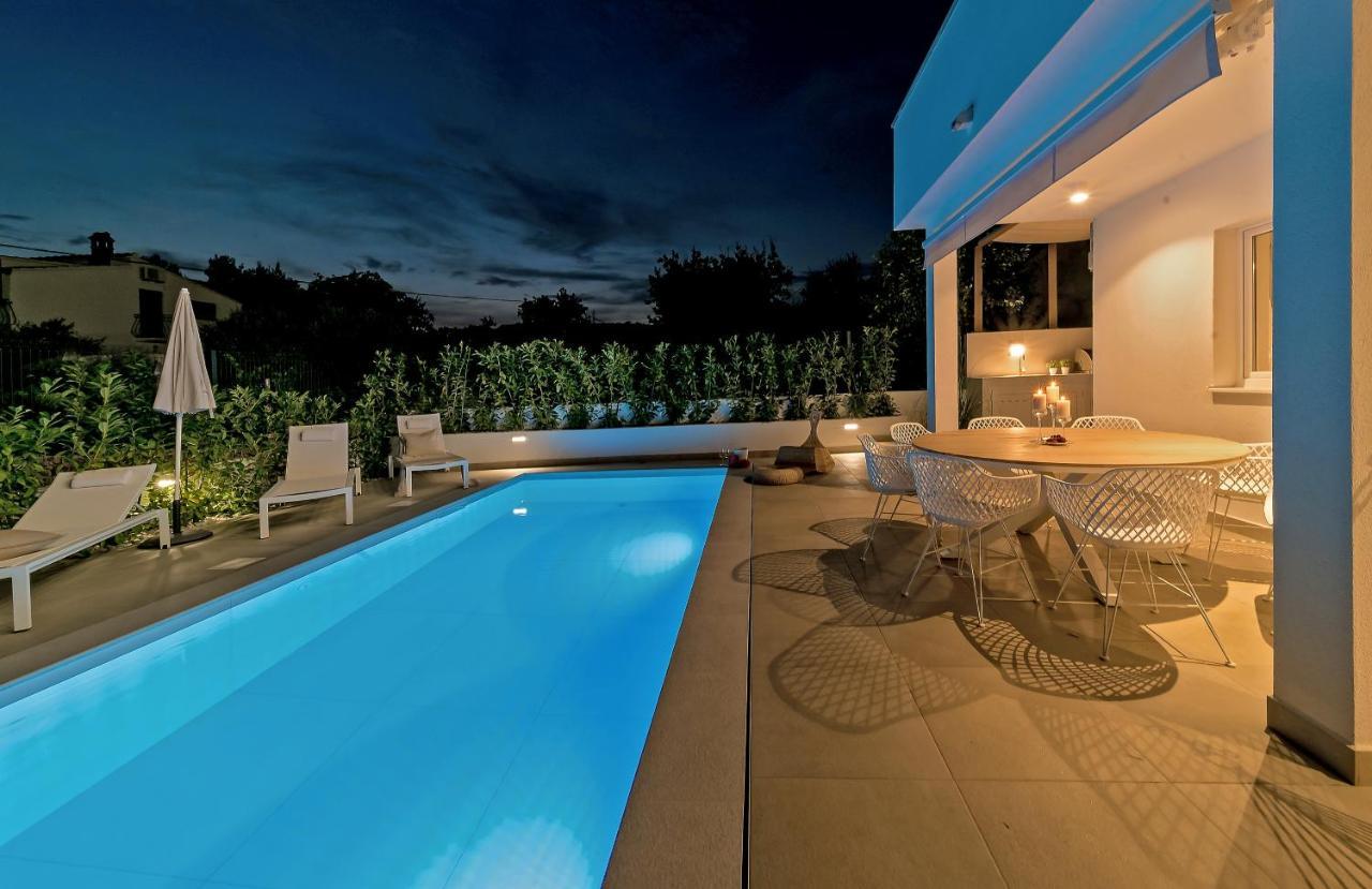 Marula Holiday Home - With Heated Pool 산책길 외부 사진