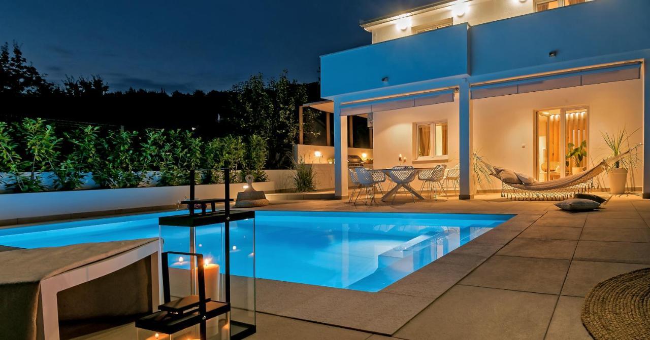 Marula Holiday Home - With Heated Pool 산책길 외부 사진